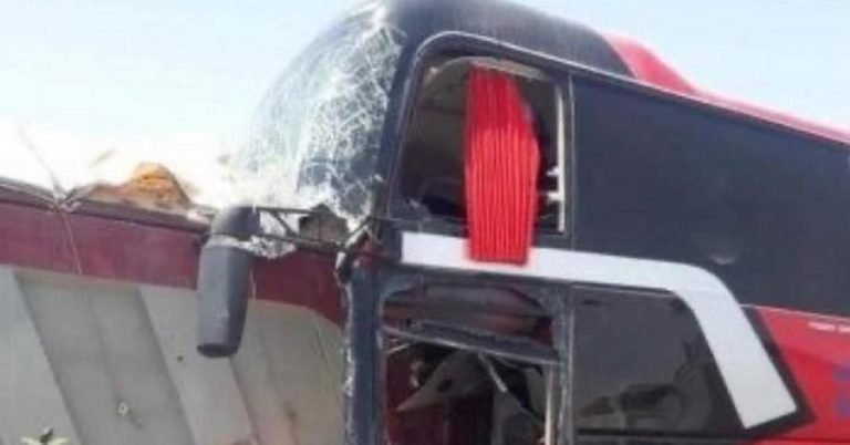 Pilgrim bus collides with truck in Saudi Arabia, killing 8, injuring 45