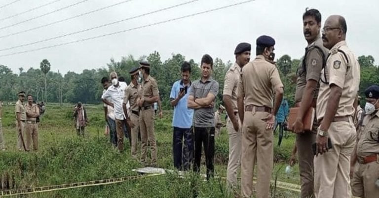 Palakkad: Two policemen killed- Found in the field behind the camp