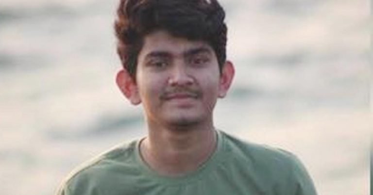 A student collapsed and died during the festival prayers in Kozhikode