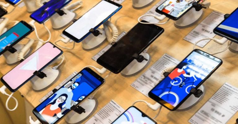 Sharjah Police arrest gang behind spate of thefts at mobile phone stores