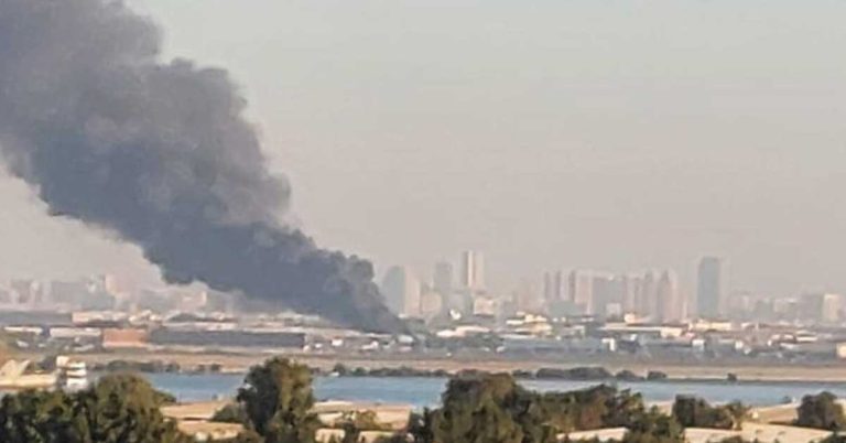 Massive fire in Ras Al Khor area of ​​Dubai.
