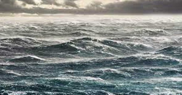 Rough seas in UAE- Meteorological center issues orange and yellow alerts