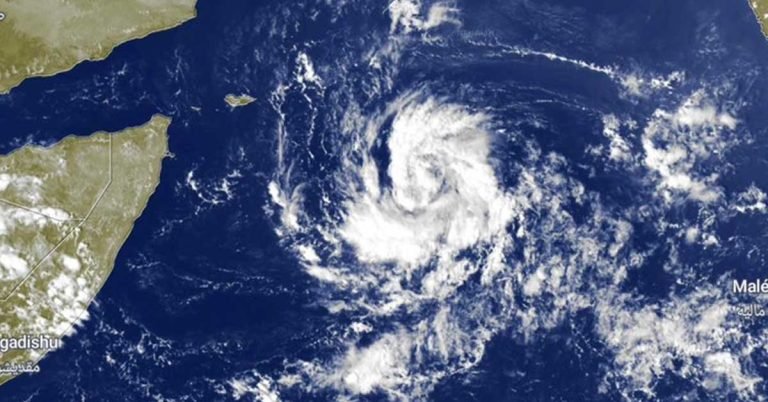 Warning that low pressure formed in the Arabian Sea will turn into a storm