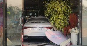 Car crashes into shop in Dubai Accident- No casualties