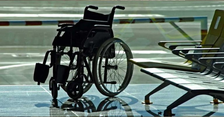 Wheelchair-unavailable-An-80-year-old-passenger-collapsed-and-died-while-walking-from-the-plane-to-the-terminal.