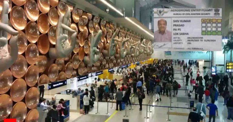 Shashi Tharoor's PA Held By Customs At Delhi Airport For Smuggling Gold From Dubai