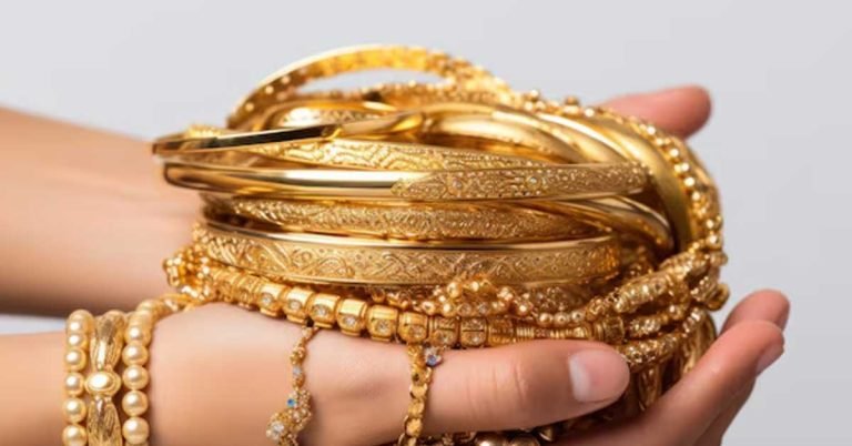3 people jailed and deported for stealing gold worth 8 lakhs from a jewelery store in Dubai