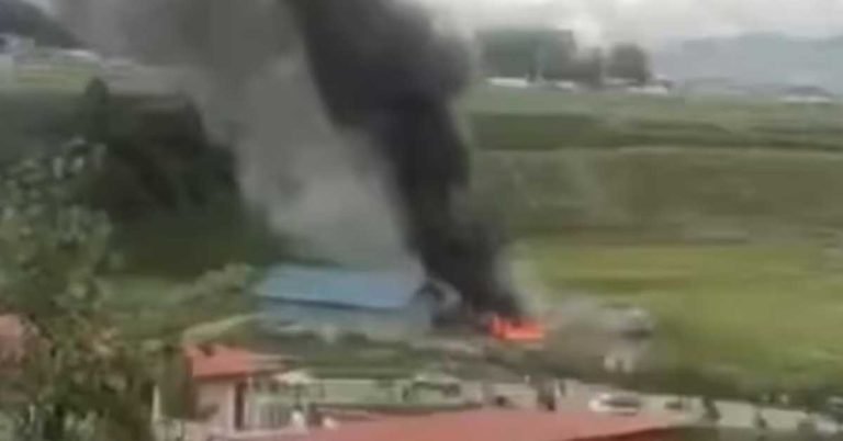 Airplane crashes and burns during take-off in Nepal: 5 people are reported to have died