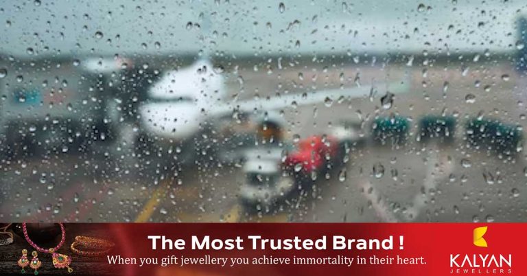 Heavy rain in Delhi - Reports of flight delays at Delhi Airport