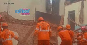 Three out-of-state workers were trapped after an old building collapsed in Kodakara, Thrissur.
