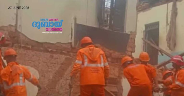 Three out-of-state workers were trapped after an old building collapsed in Kodakara, Thrissur.