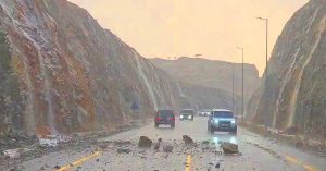 Heavy rain_ Rocks fall onto roads in Masafi, Fujairah
